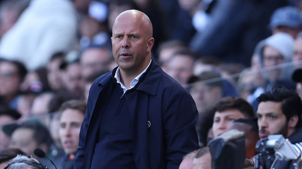 Arne Slot looking concerned