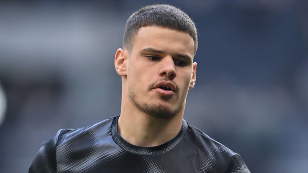 Milos Kerkez, Liverpool