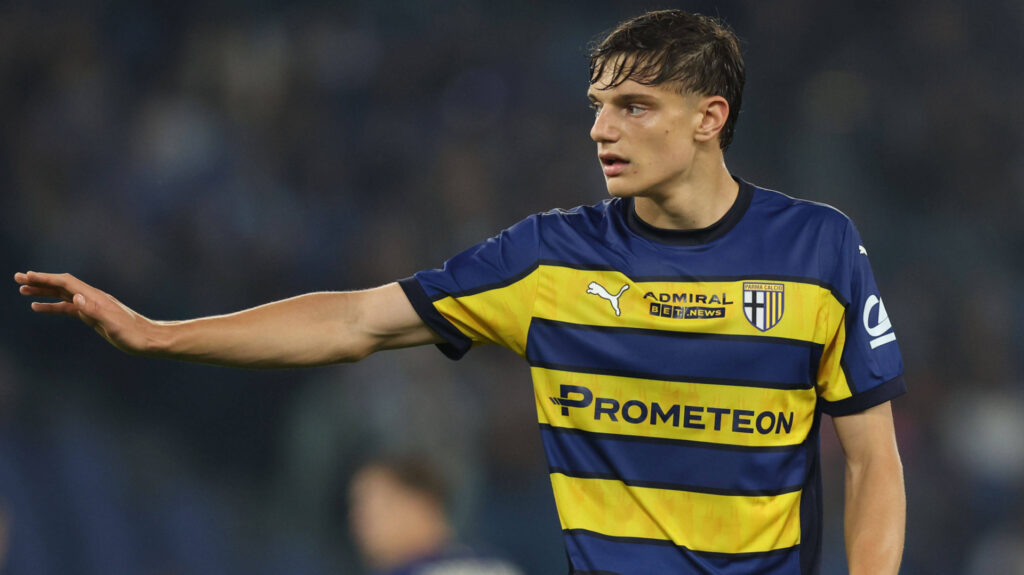 Liverpool are interested in Parma defender Giovanni Leoni.